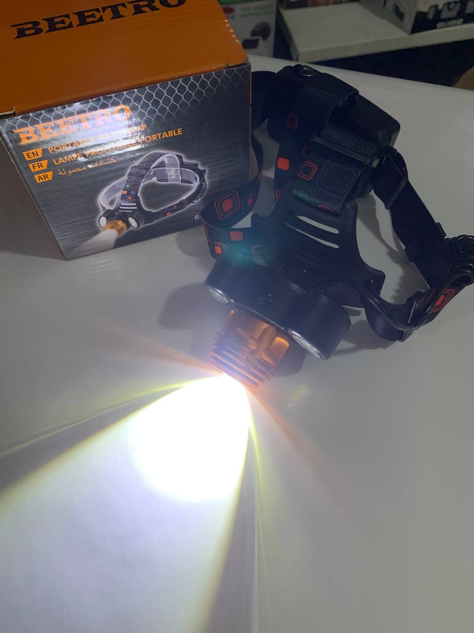 Lampe Frontale Lumineuse Sans Fil Avec 4 Modes D’eclairages Et Avec Zoom BEETRO LA-294 - Camping et Randonnée - صورة حقيقية 6