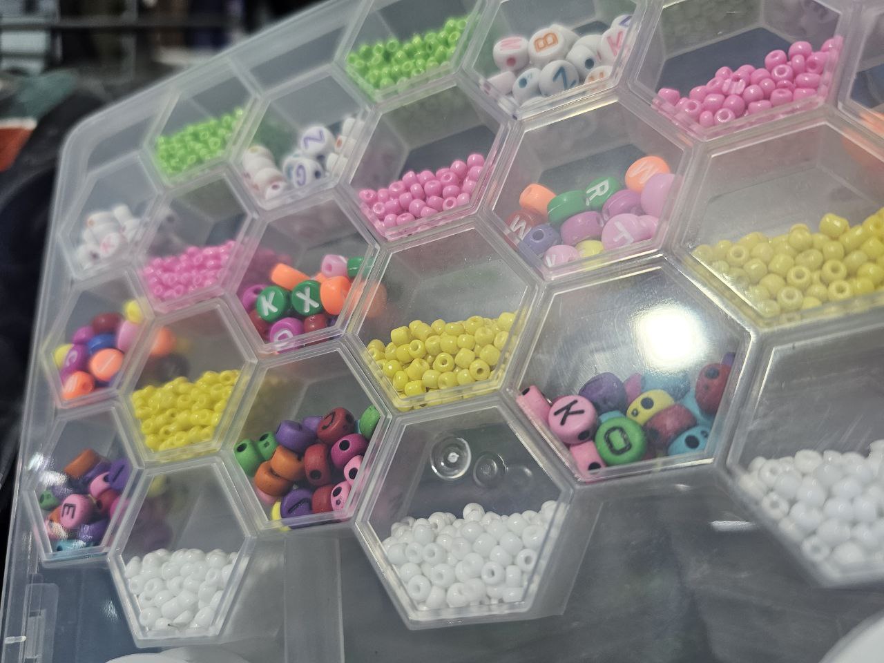 Ensemble de fabrication de bijoux Pour enfant 24 grilles en forme de ruche d'abeille - Jouet & Gaming - صورة 8