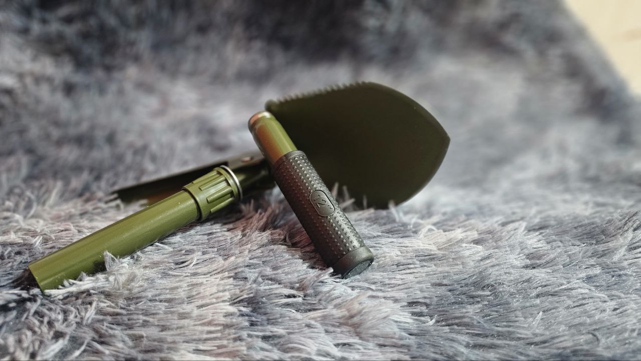 Mini Pelle Pliante Multifonction en Acier - مجرفة فولاذية صغيرة متعددة الوظائف قابلة للطي - Camping et Randonnée - صورة حقيقية 2
