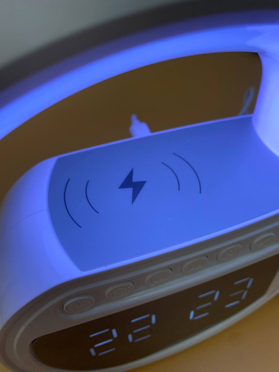 Réveil et Haut-parleur Bluetooth RGB intelligente type Big G Wireless Charger V5 - Électronique - صورة حقيقية 4