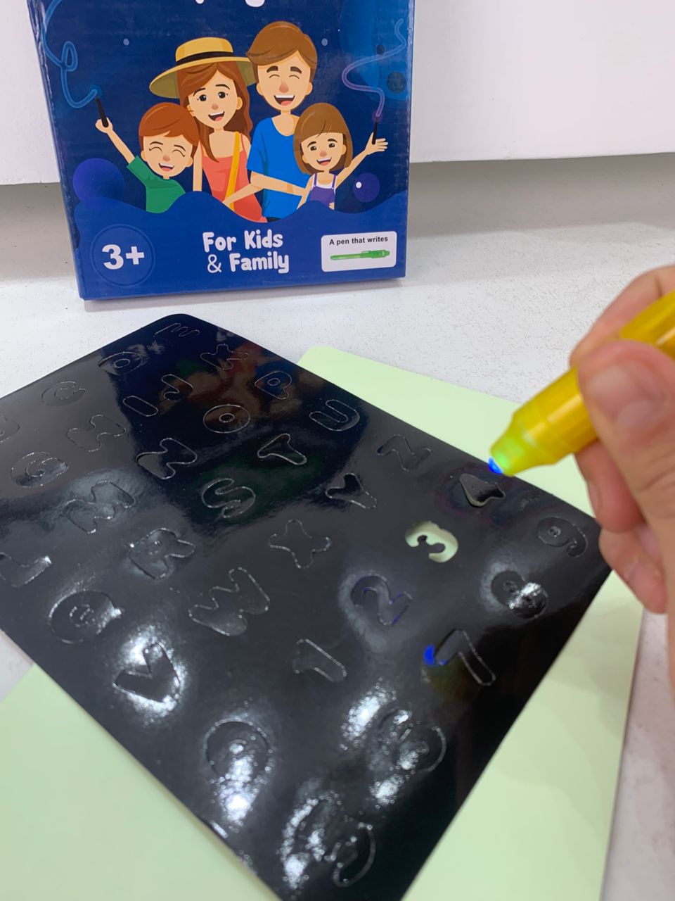 Planche à dessin graffiti lumineux pour enfants avec stylo UV - Divers - صورة حقيقية 9