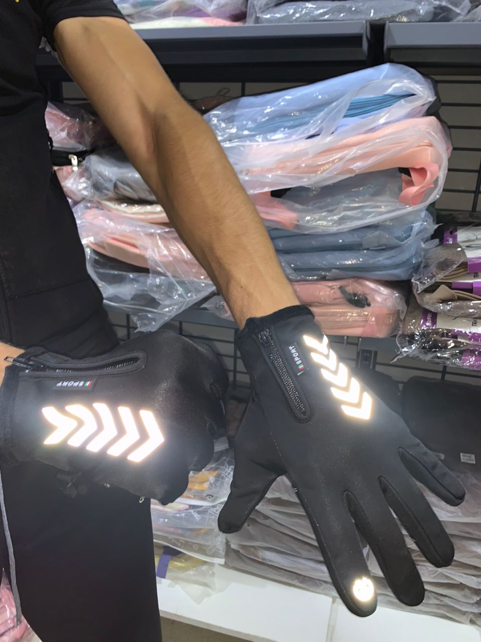 Pack Gants Thermiques Tactile avec Cagoule d’hiver - PACKS SPECIAL OFFERS - صورة حقيقية 8