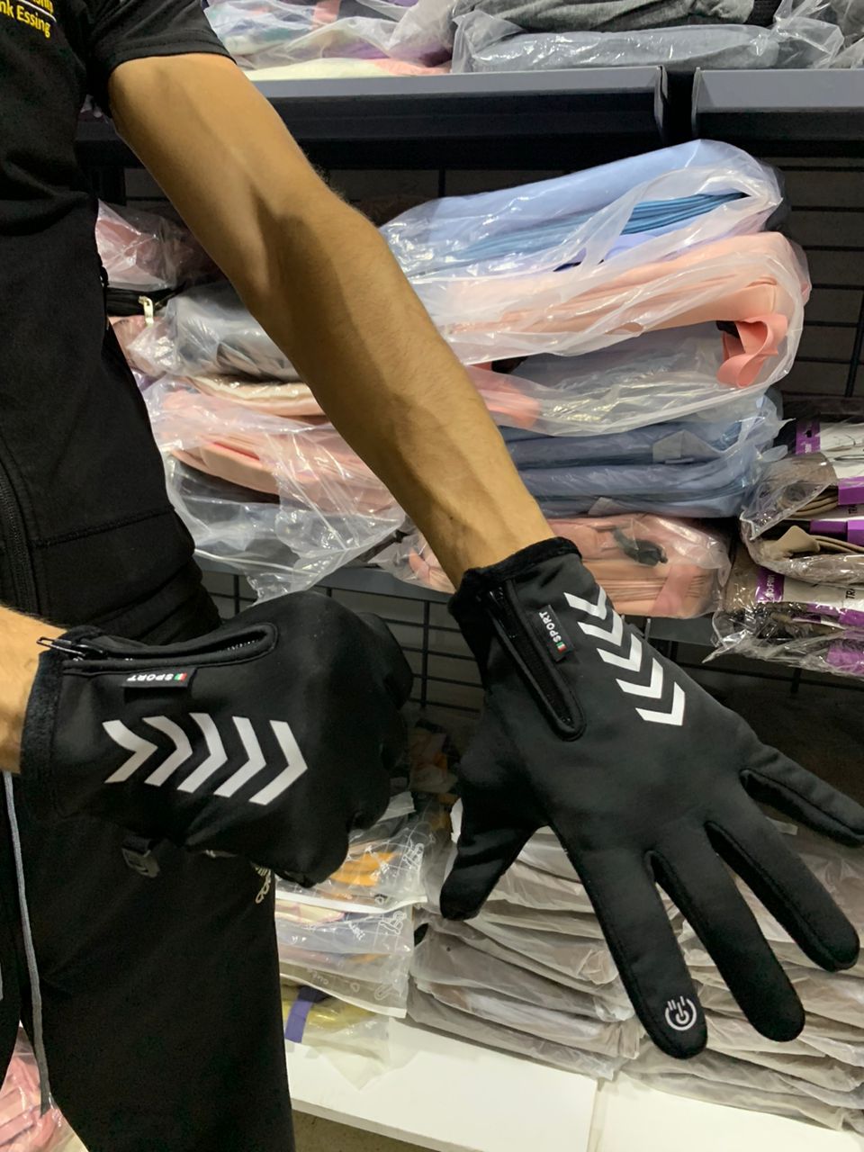 Pack Gants Thermiques Tactile avec Cagoule d’hiver - PACKS SPECIAL OFFERS - صورة حقيقية 9