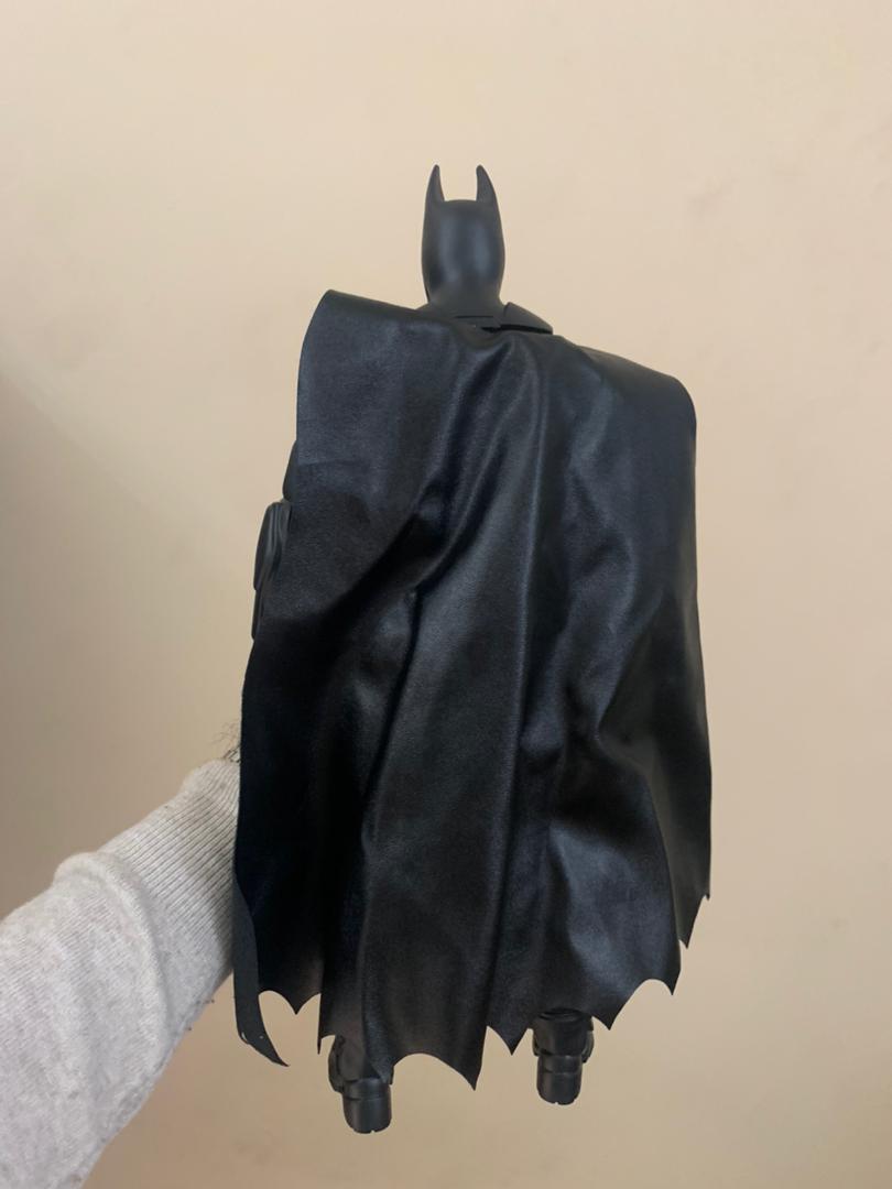 Figurine Géante Batman 30 cm en PVC Le Chevalier Noir à Collectionner - Jouet & Gaming - صورة 6