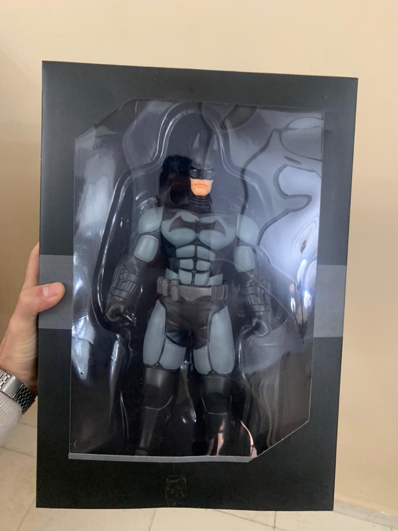 Figurine Géante Batman 30 cm en PVC Le Chevalier Noir à Collectionner - Jouet & Gaming - صورة 7