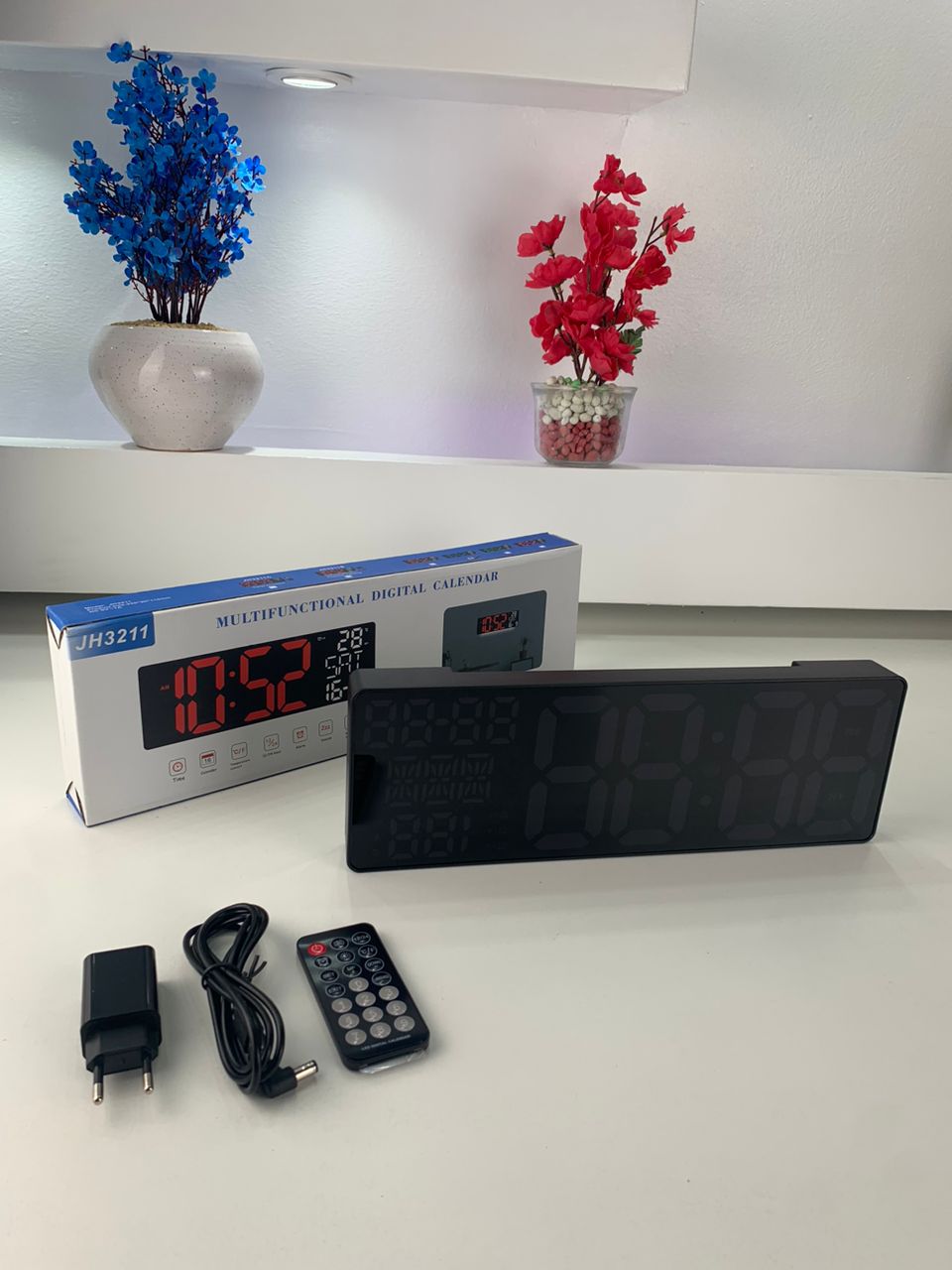 Horloge Numérique Murale et Table LED à Éclairage Bleu Inférieur – ساعة رقمية للحائط و المكتب بإضاءة سفلية زرقاء - Électronique - صورة حقيقية 7