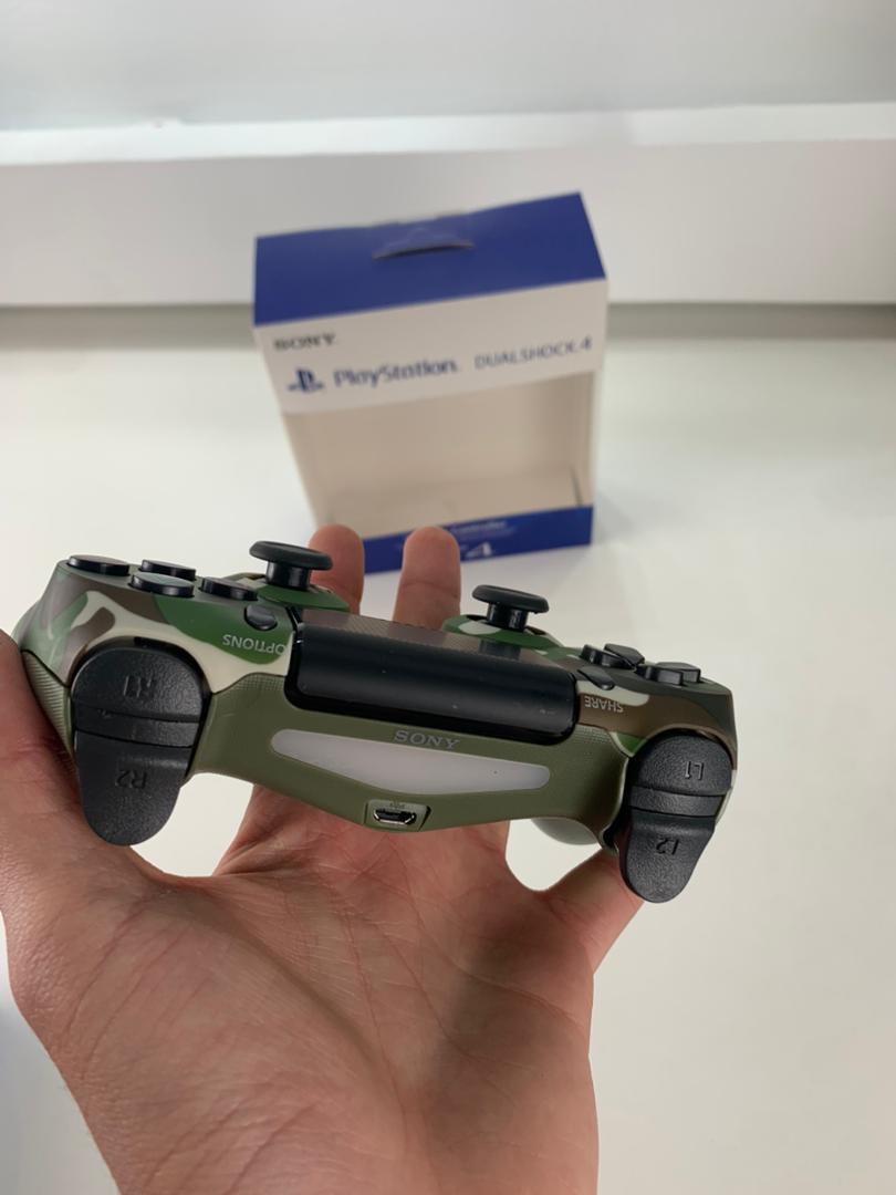 Manette sans fil DualShock 4 pour PlayStation 4  Camouflage Vert – يد تحكم لاسلكية للبلايستيشن - Jouet & Gaming - صورة 8