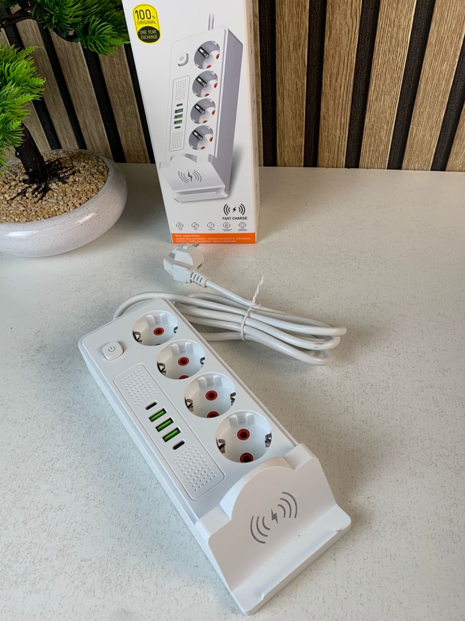 Multiprise 4 SOCKET 2500W avec USB, Type-C et chargement sans fil – مقبس طاقة وشاحن لاسلكي - Électronique - صورة حقيقية 9