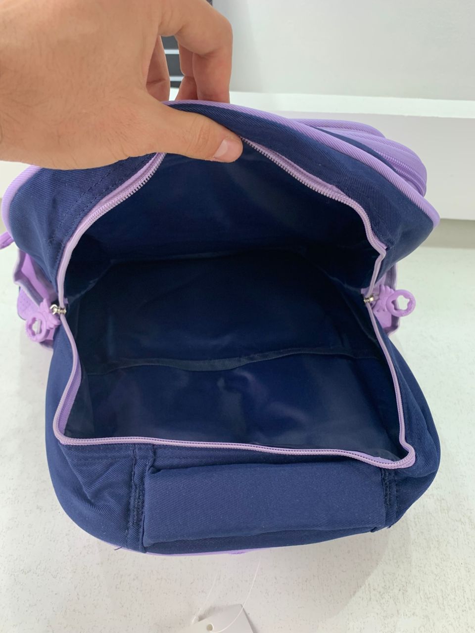 Sac à Dos Enfant Ludique avec Plusieurs Compartiment et un Peluche LM-5122 Bleu Nuit et Mauve – حقيبة ظهر للأطفال أزرق ليلي وبنفسجي - Sac à dos et Mode - صورة 6