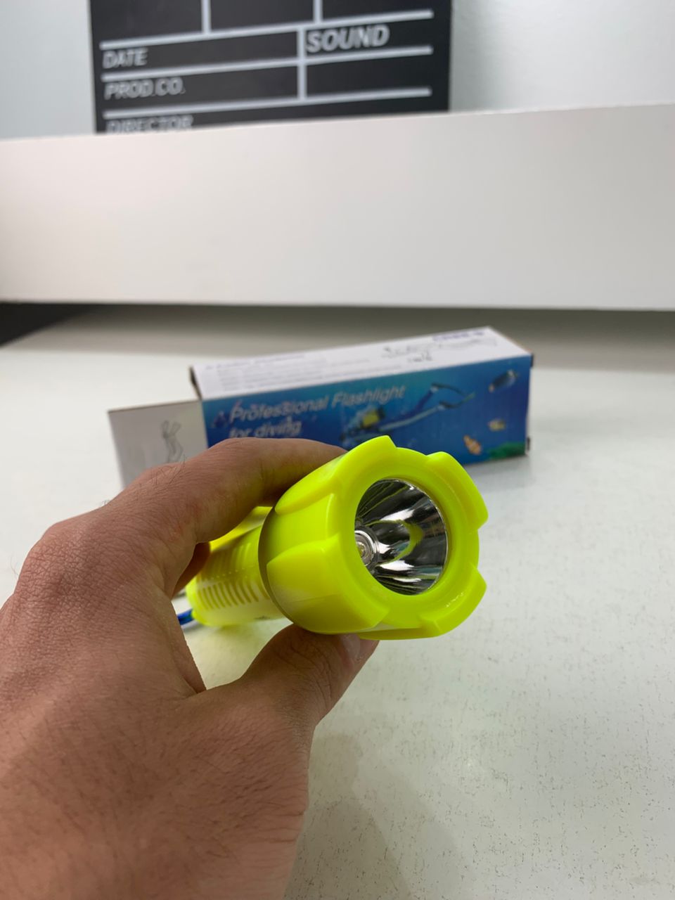 Lampe Torche Sous-Marine Étanche jusqu’à 25 mètres – مصباح تحت السباحة تحت الماء - Camping et Randonnée - صورة 9