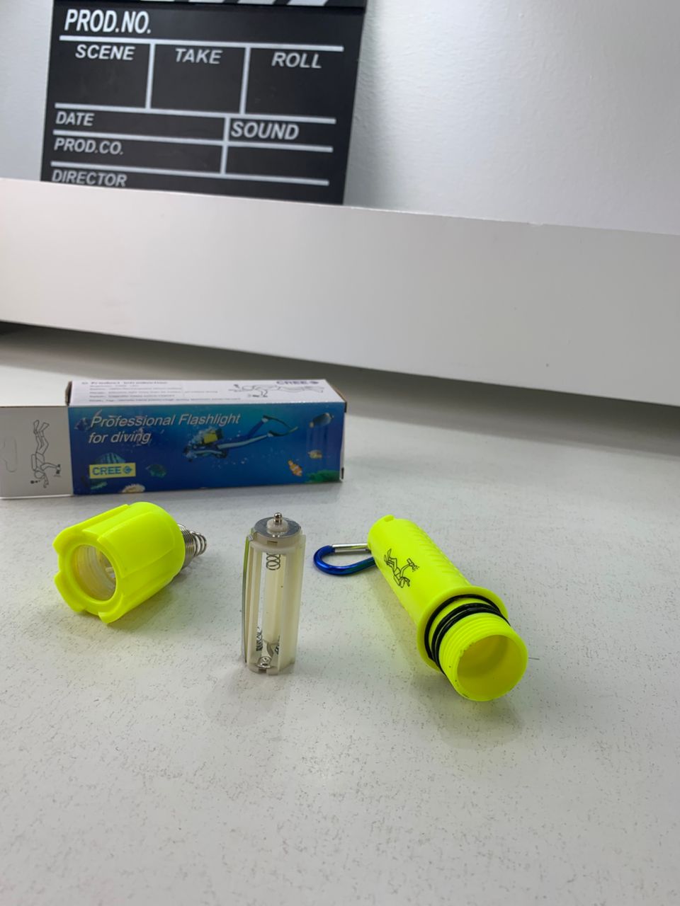 Lampe Torche Sous-Marine Étanche jusqu’à 25 mètres – مصباح تحت السباحة تحت الماء - Camping et Randonnée - صورة 10