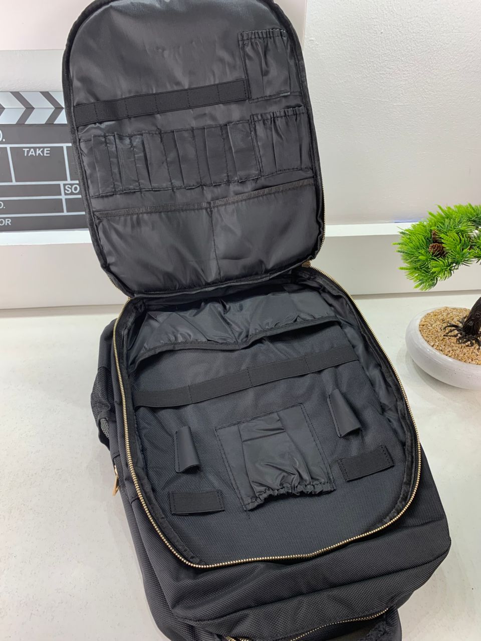 Sac à dos Coiffeur WAHL avec des Support pour Tondeuses et Outils Professionnels – حقيبة اغراض الحلاق - Divers - صورة 10