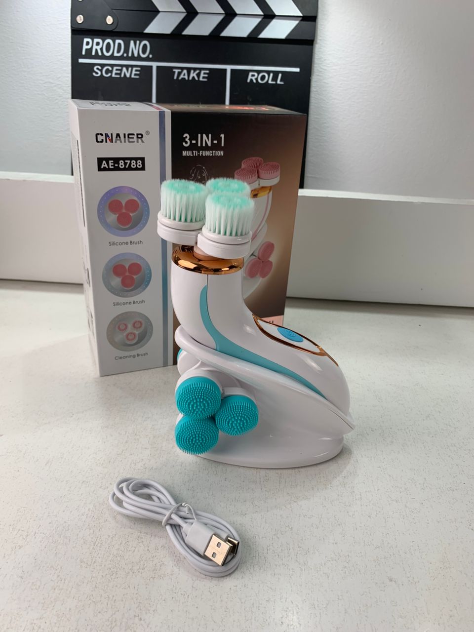 Brosse Nettoyante Électrique Cnaier AE-8788 3 Têtes Rotatives Recharge USB – جهاز تنظيف البشرة بعمق - Soins et Beauté - صورة حقيقية 8