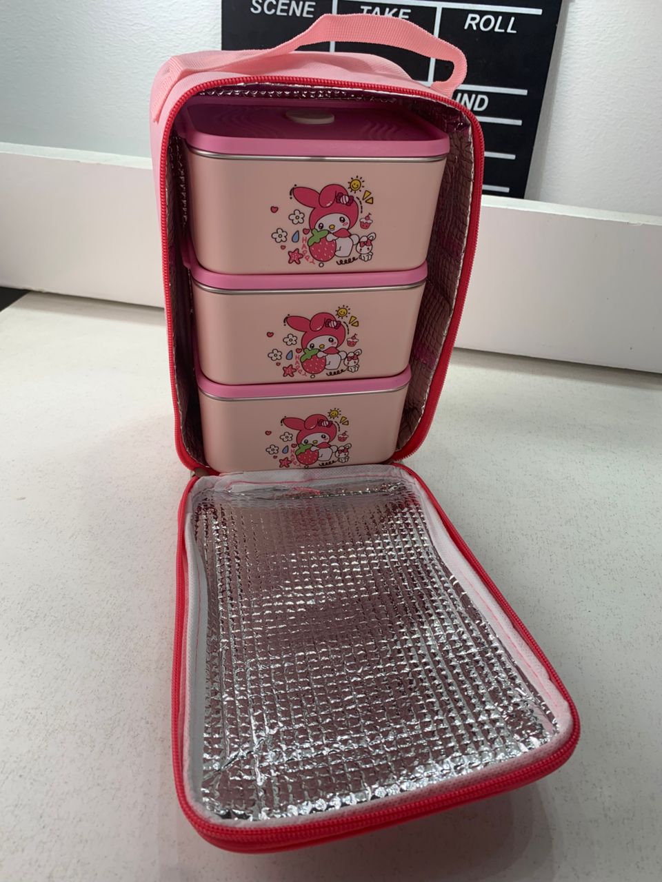 Lunch Box avec Sac Isotherme Design Cartoon 3 Compartiments Alimentaires – حافظة أطعام للأطفال 3 طبقات - Cuisine - صورة حقيقية 12