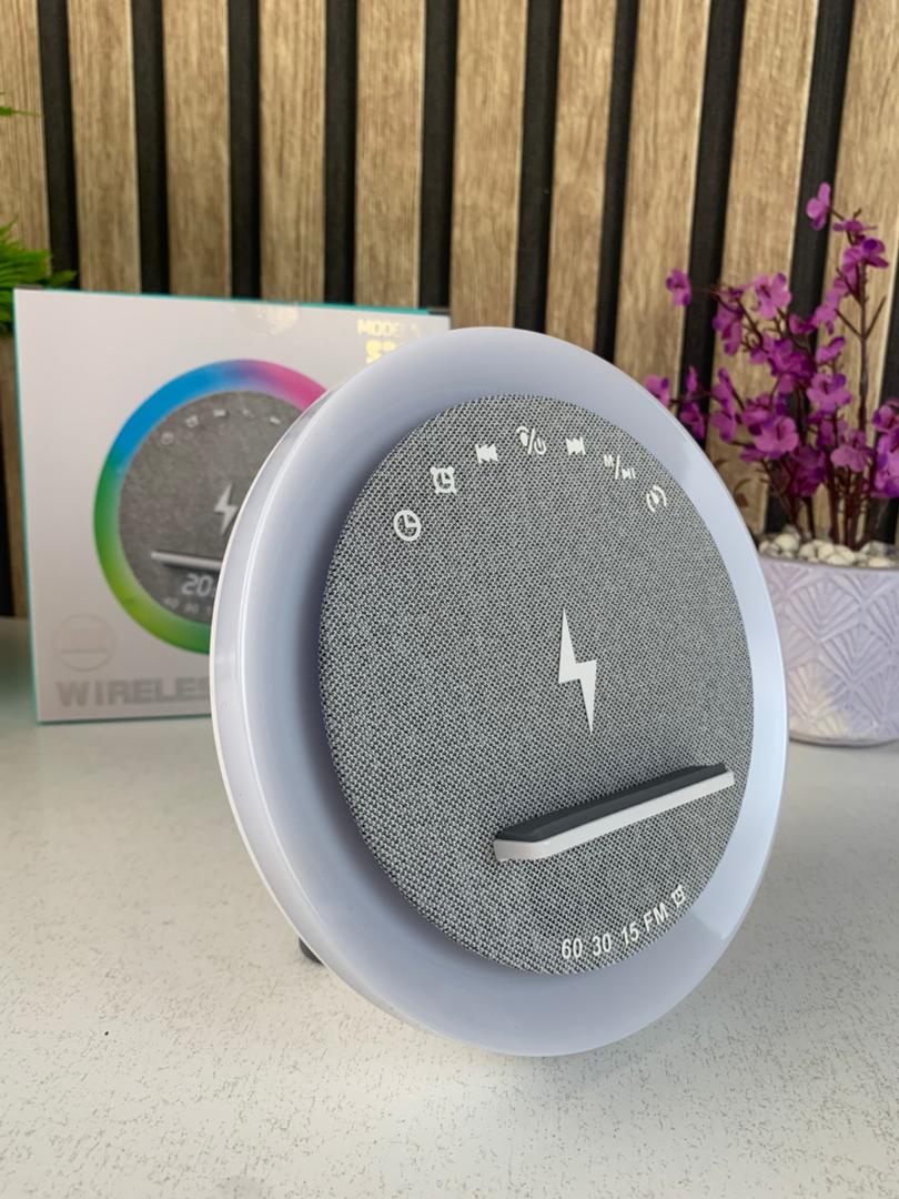 Haut-parleur et Lampe de Chevet avec Lumière d’ambiance RGB et Chargeur Induction 15W – مكبر صوت وشاحن لاسلكي مع إضاءة ملونة - Électronique - صورة حقيقية 9