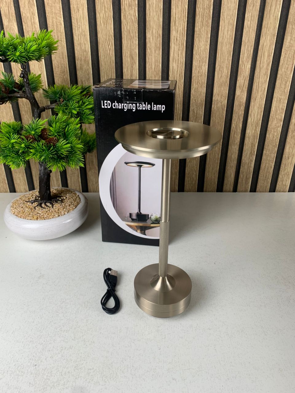 Lampe de table rechargeable sans fil finition de haute qualité LED 3 couleurs – مصباح ديكور بعدة درجات ضوئية - Décoration - صورة حقيقية 5