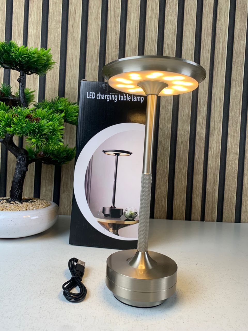 Lampe de table rechargeable sans fil finition de haute qualité LED 3 couleurs – مصباح ديكور بعدة درجات ضوئية - Décoration - صورة حقيقية 6