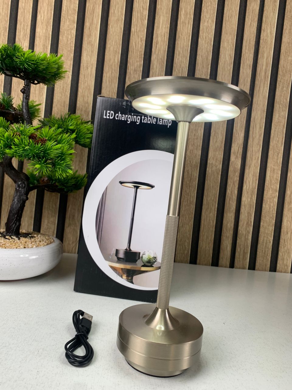 Lampe de table rechargeable sans fil finition de haute qualité LED 3 couleurs – مصباح ديكور بعدة درجات ضوئية - Décoration - صورة حقيقية 7