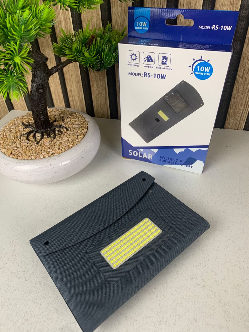 Panneau solaire USB pliable et portable capacité 3000mAh 10W – وحدة طاقة تشحن بالطاقة الشمسية - Camping et Randonnée - صورة حقيقية 6