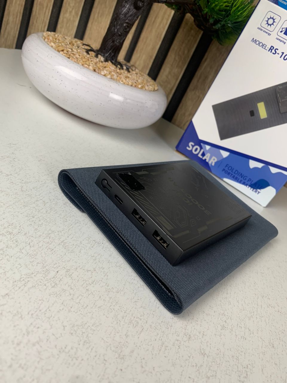 Panneau solaire USB pliable et portable capacité 3000mAh 10W – وحدة طاقة تشحن بالطاقة الشمسية - Camping et Randonnée - صورة حقيقية 8