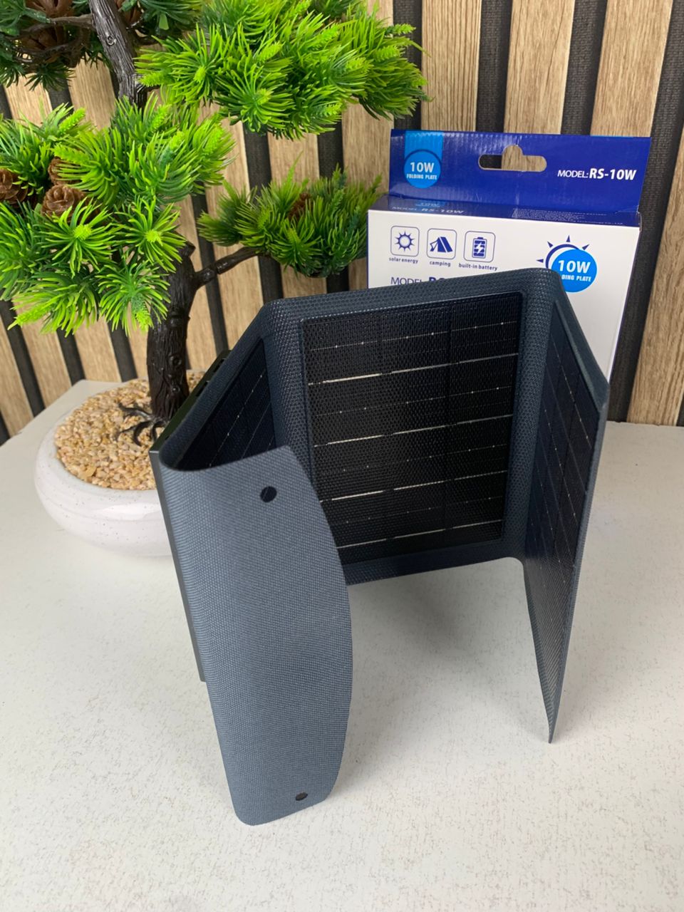 Panneau solaire USB pliable et portable capacité 3000mAh 10W – وحدة طاقة تشحن بالطاقة الشمسية - Camping et Randonnée - صورة حقيقية 9