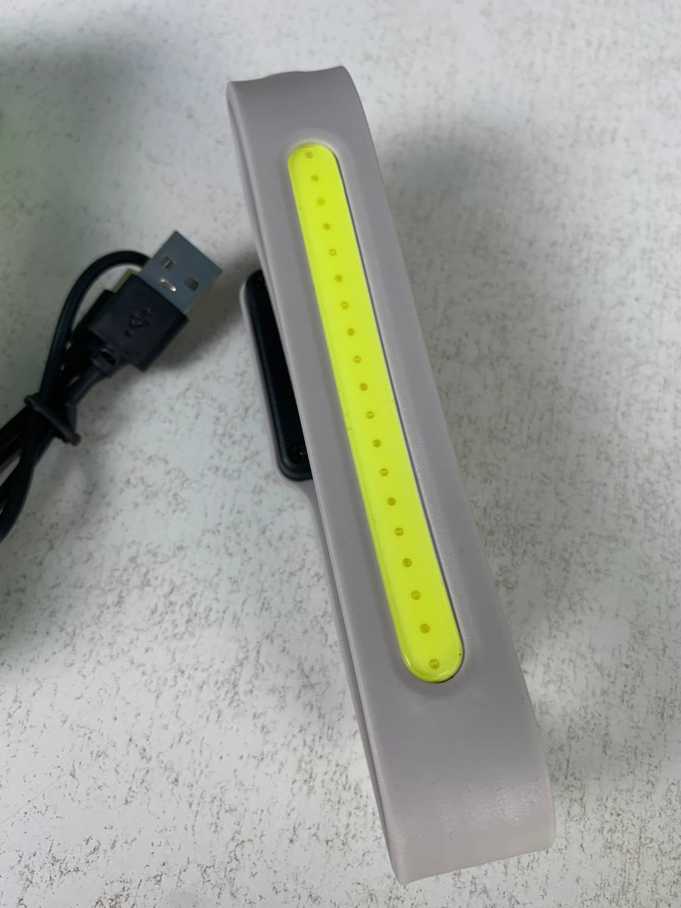 Brassard Lumineux LED Rechargeable pour Sport et Sécurité - سوار الإضاءة الرياضي الذكي للأمان - Camping et Randonnée - صورة حقيقية 13