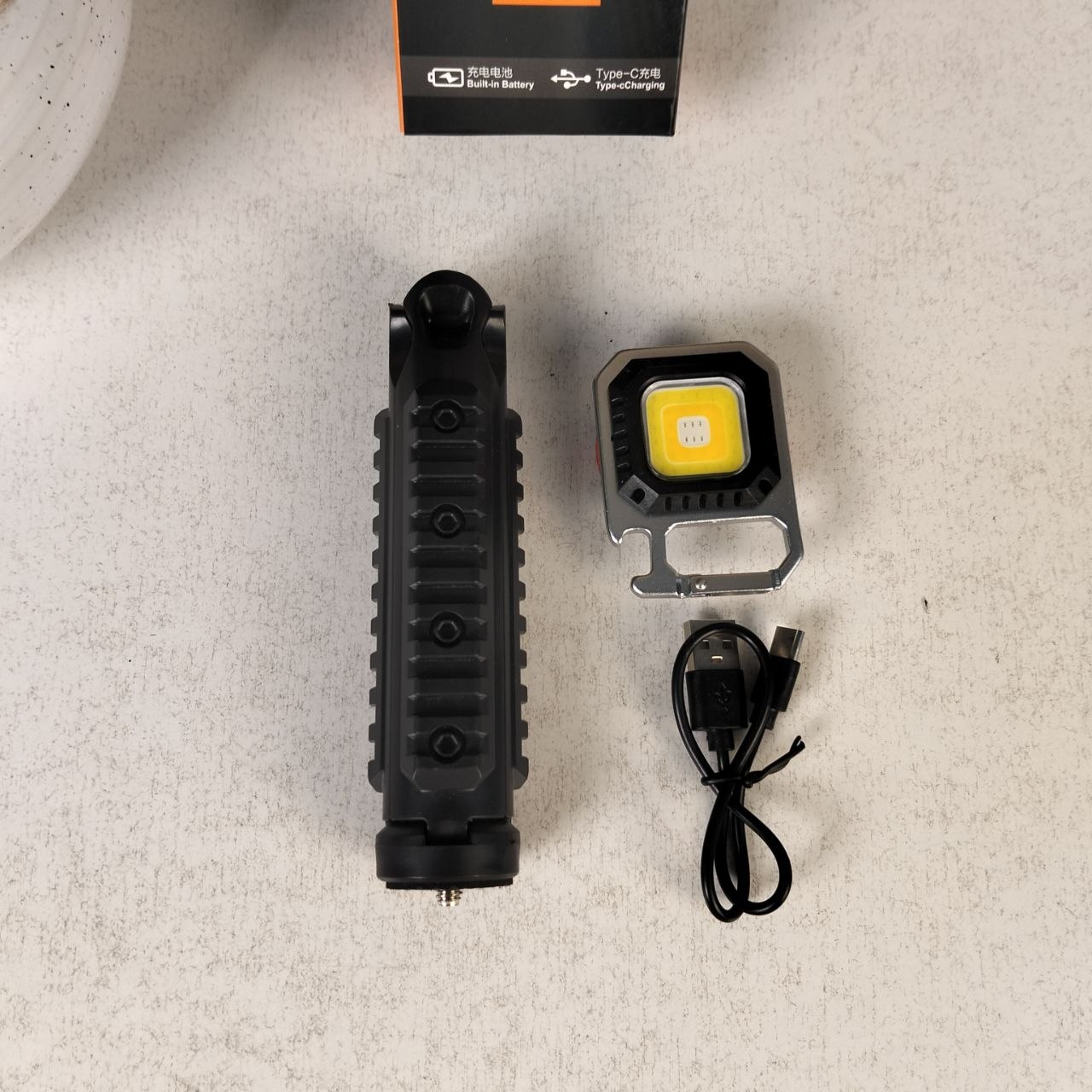 Mini Lampe de Poche COB LED Portable Rechargeable avec Trépied - مصباح متعدد الوظائف مع حامل - Camping et Randonnée - صورة حقيقية 13