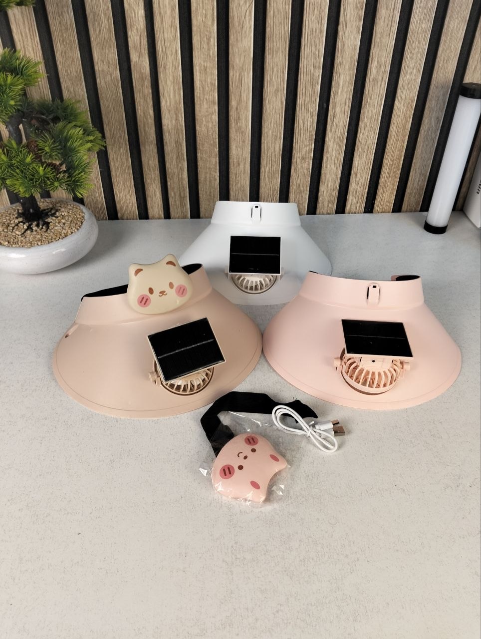 Casquette Anti-Chaleur avec Ventilateur Solaire et Rechargeable USB - قبعة التبريد الشمسية الذكية مع مروحة مدمجة قابلة للشحن - Vacance & Loisir - صورة حقيقية 9