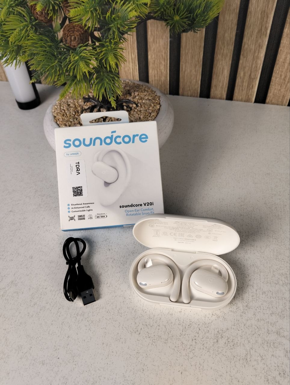 Écouteurs Open-Ear soundcore by Anker V20i Crochets Ajustables Autonomie 36H et Lumières LED - سماعات أنكر اللاسلكية ذات التصميم المفتوح والخطاف القابل للتعديل - Électronique - صورة حقيقية 14