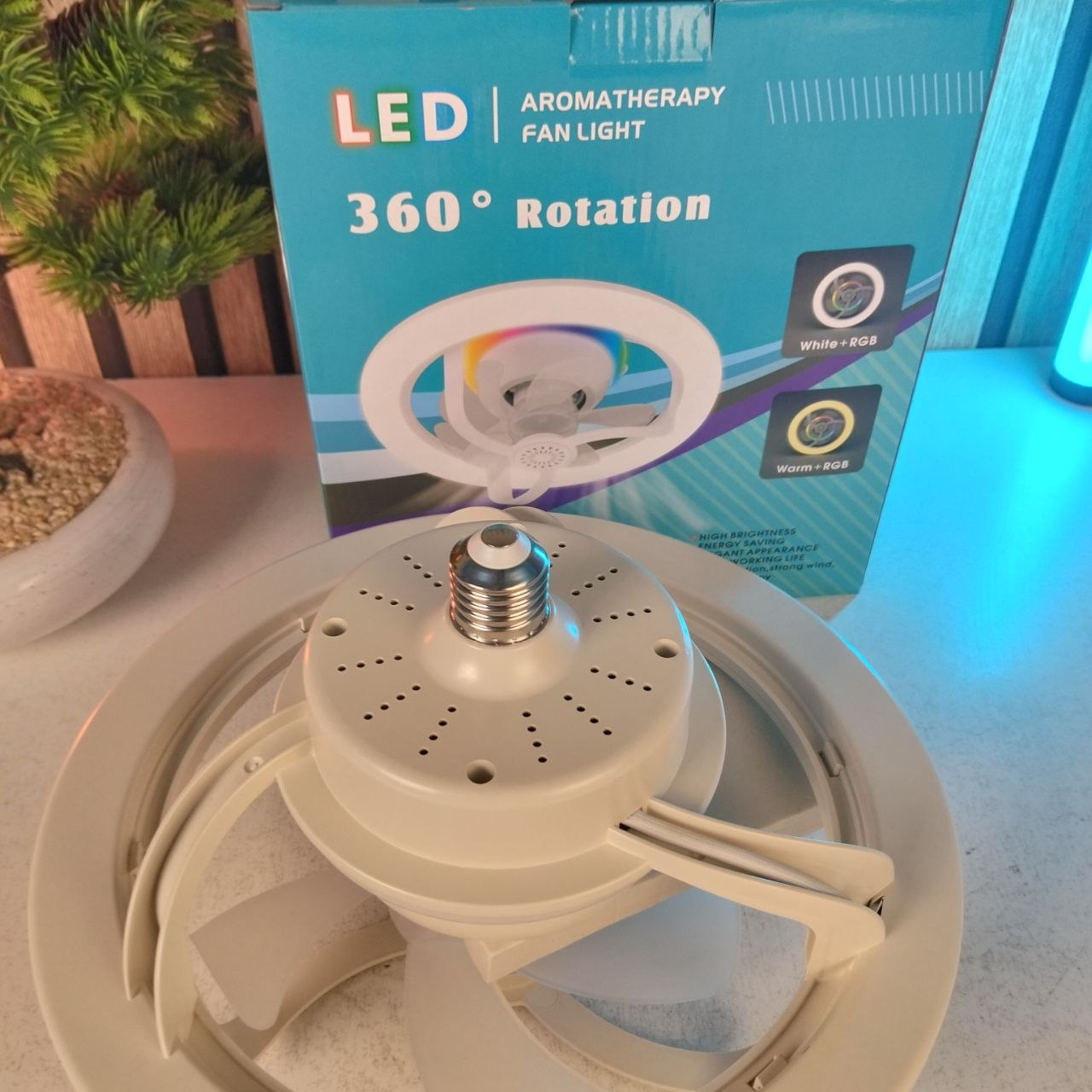 Ventilateur de Plafond Lumineux E27 avec Éclairage RGB et Télécommande - مروحة السقف الذكية إضاءة ملونة مع ريموت - Électronique - صورة حقيقية 13