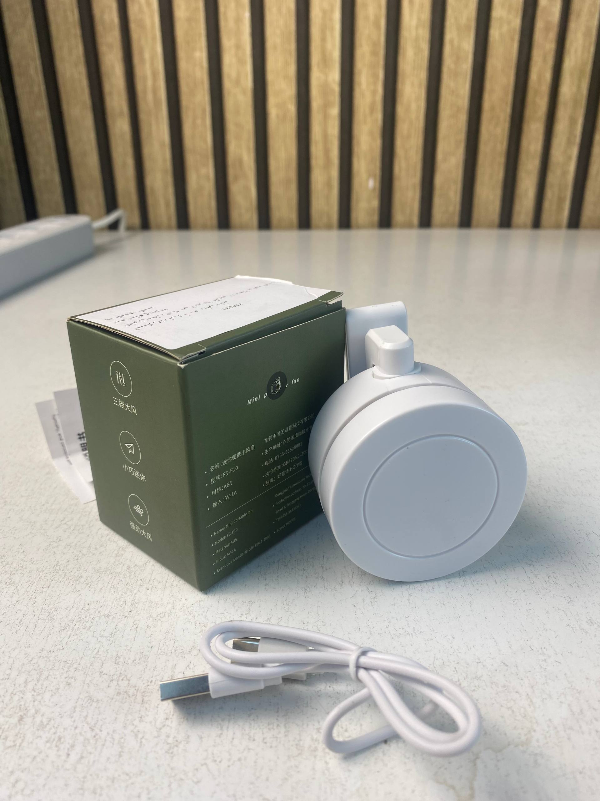 Mini Ventilateur Rechargeable USB-C Clip Orientable 360° avec 3 Vitesses - مروحة حزام صغيرة محمولة وبدون شفرات مع مشبك دوار - Vacance & Loisir - صورة حقيقية 12