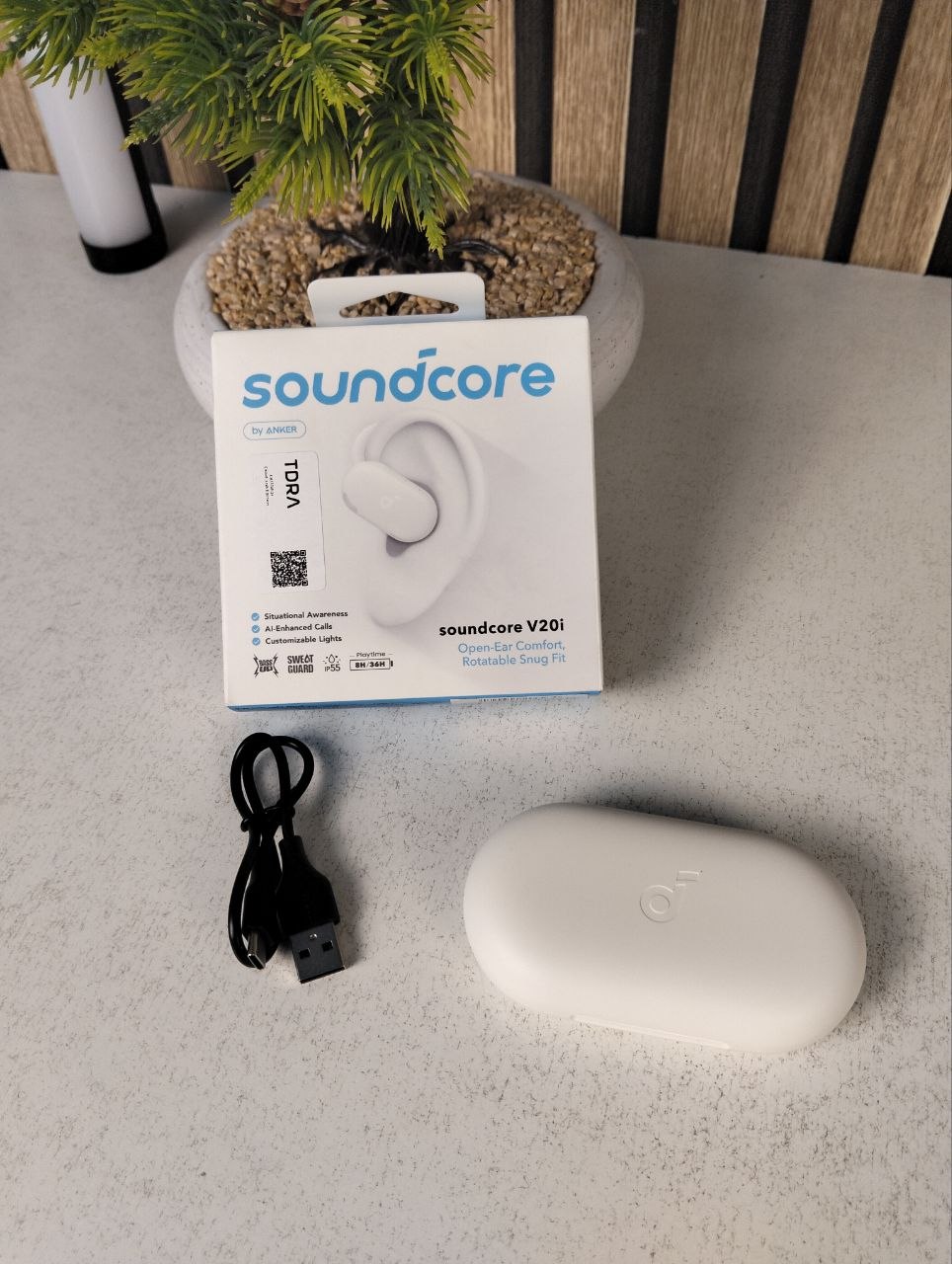 Écouteurs Open-Ear soundcore by Anker V20i Crochets Ajustables Autonomie 36H et Lumières LED - سماعات أنكر اللاسلكية ذات التصميم المفتوح والخطاف القابل للتعديل - Électronique - صورة حقيقية 13