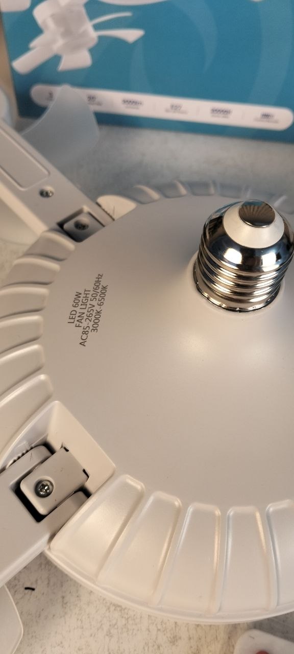 Ventilateur de Plafond LED Drone F4 avec Télécommande et Variateur - مروحة سقف ومصباح بتصميم الدرون مع ريموت كنترول - Produits de saison - صورة حقيقية 11